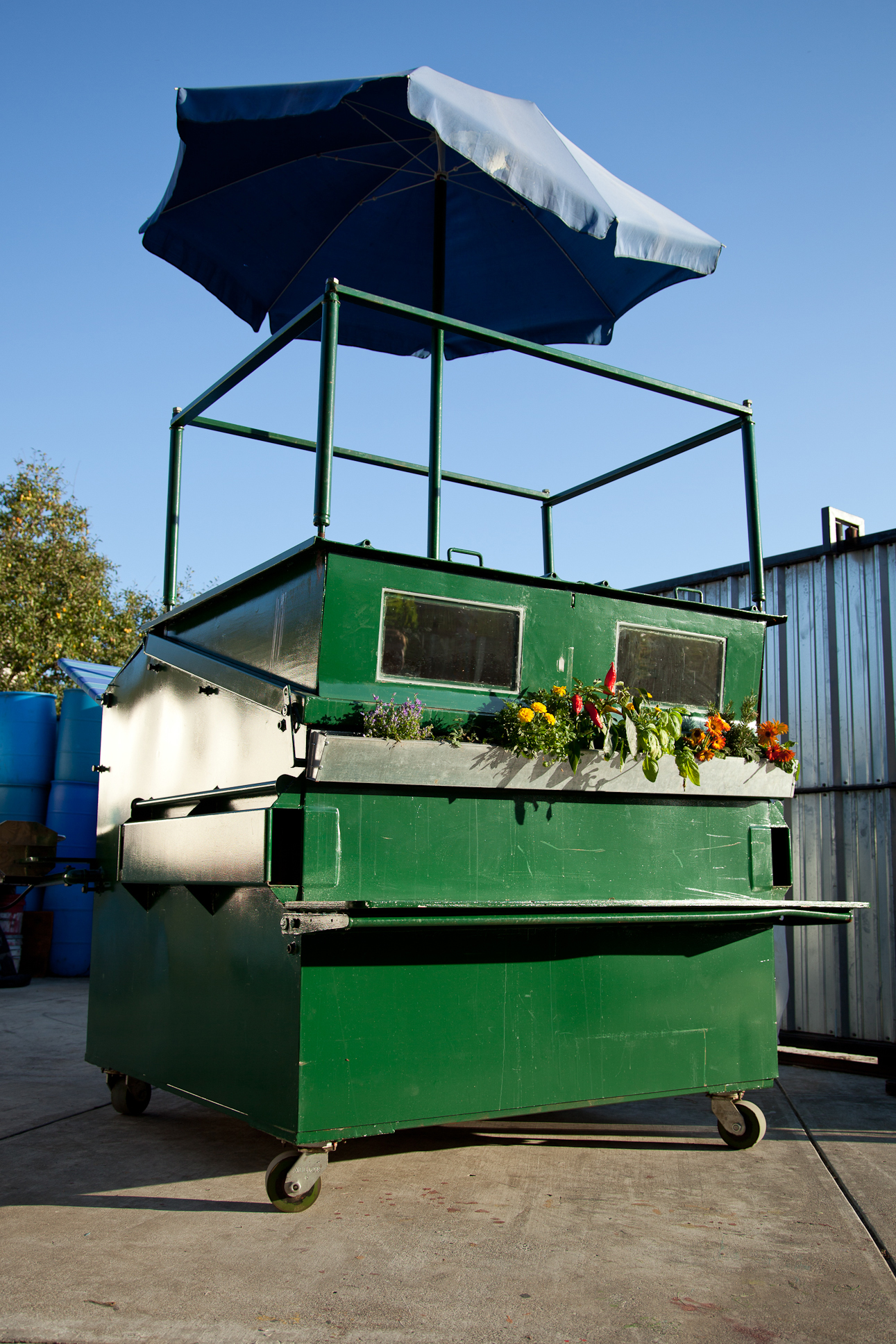 Gregory-Kloehn-dumpster-apartment-brooklyn-new-york.jpg